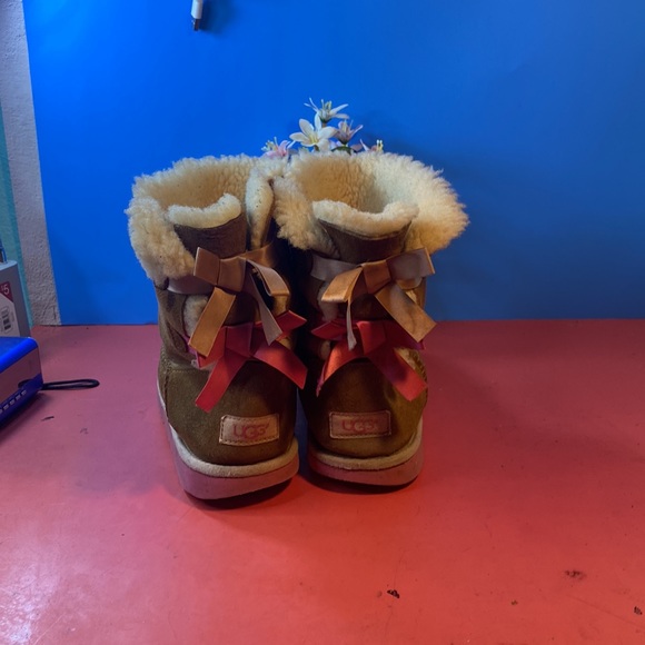 Ugg boots SZ 8 T - Picture 3 of 9